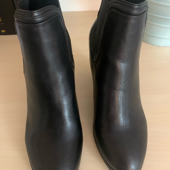 Fall boots - Picture 2 of 3